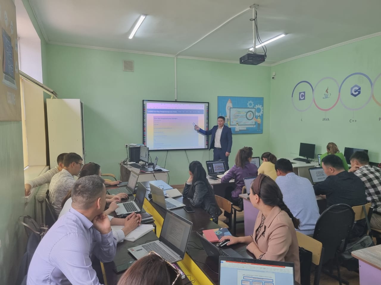 Техникалық және кәсіптік, орта білімнен кейінгі білім беру жүйесінің педагогі: еңбек функцияларын жетілдіру